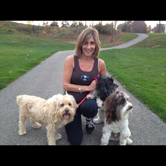 Meet your Posher, Robin - Picture 2 of 2